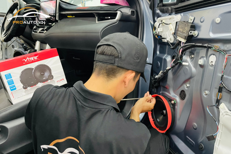 Nâng cấp âm thanh cho xe ô tô 