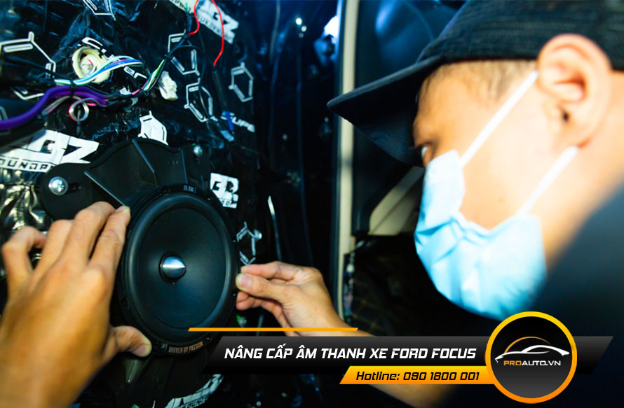Nâng cấp loa sub âm thanh xe Ford Focus