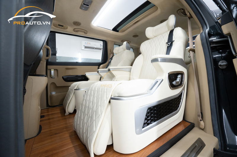 Nâng cấp sàn gỗ xe Mercedes V220