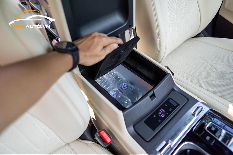 Nâng cấp tủ lạnh mini cho xe Mercedes V220