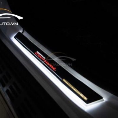 nep buoc chan co den kia carnival 6 e1666016918857 1