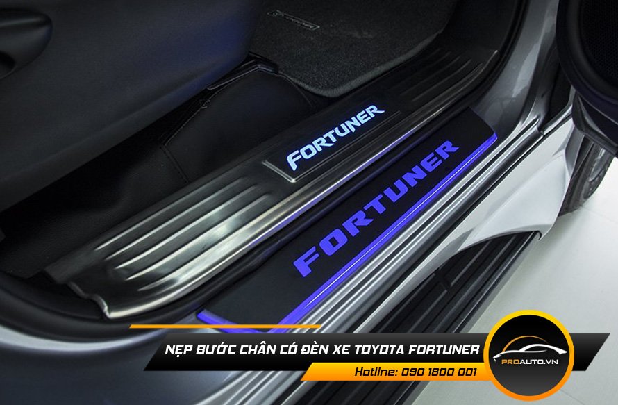 Nẹp bước chân có đèn xe Toyota Fortuner