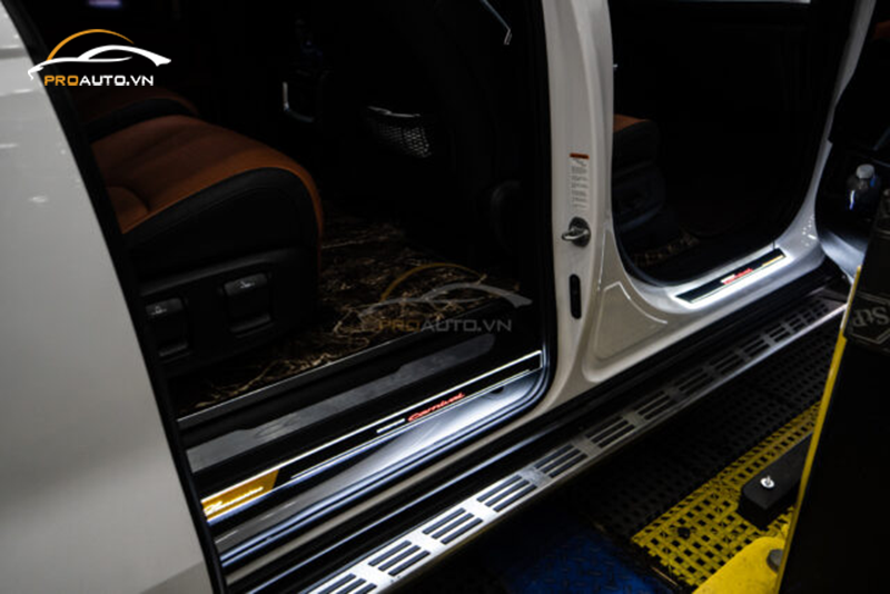 Nẹp bước chân kèm đèn led