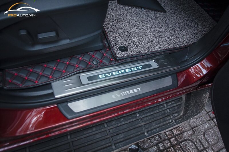 Nẹp bước chân xe Ford Everest
