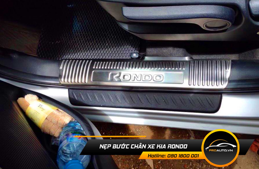 nep buoc chan xe kia rondo