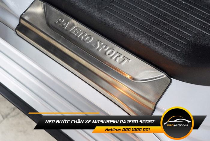 nep buoc chan xe mitsubishi pajero sport