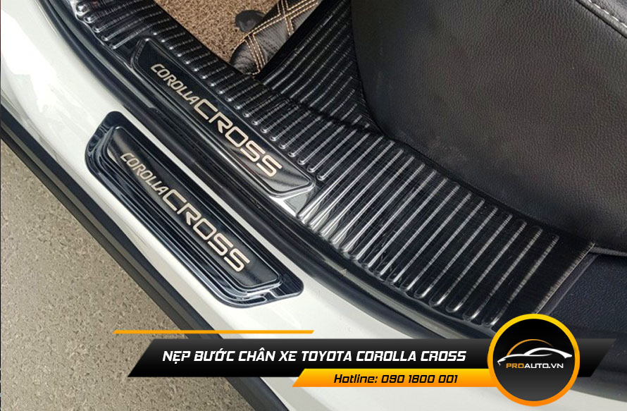 nep buoc chan xe toyota corolla cross