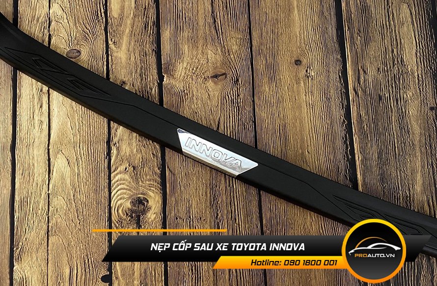 Nẹp chống trầy cốp sau xe Toyota Innova