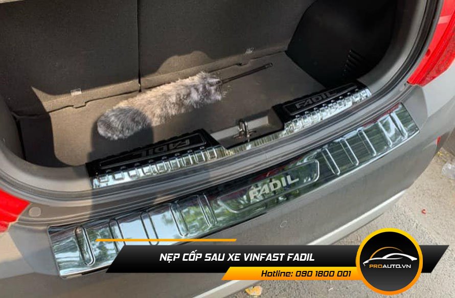 Nẹp chống trầy cốp sau xe Vinfast Fadil