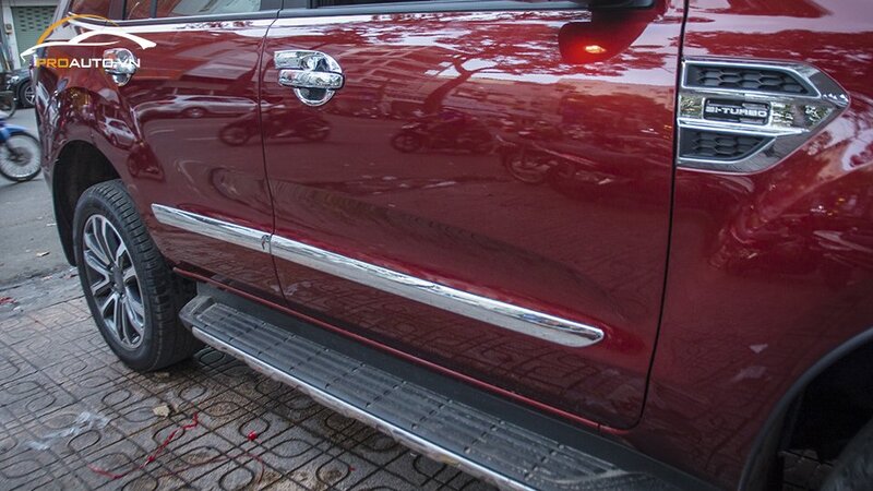 Nẹp hông / nẹp sườn xe Ford Everest