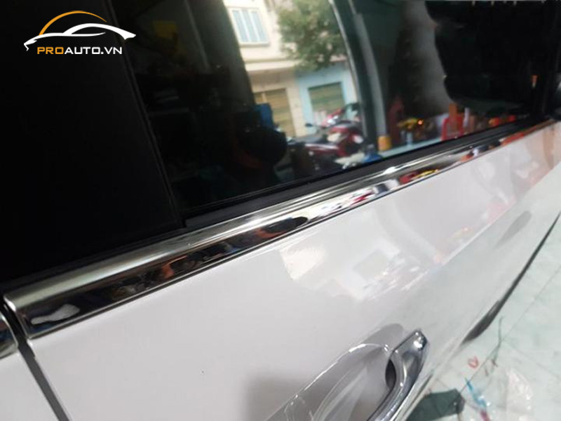 Nẹp viền chân kính cho xe Volkswagen Viloran