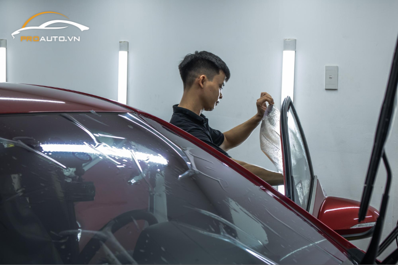 Những kinh nghiệm hữu ích khi dán phim cách nhiệt xe Ford Explorer