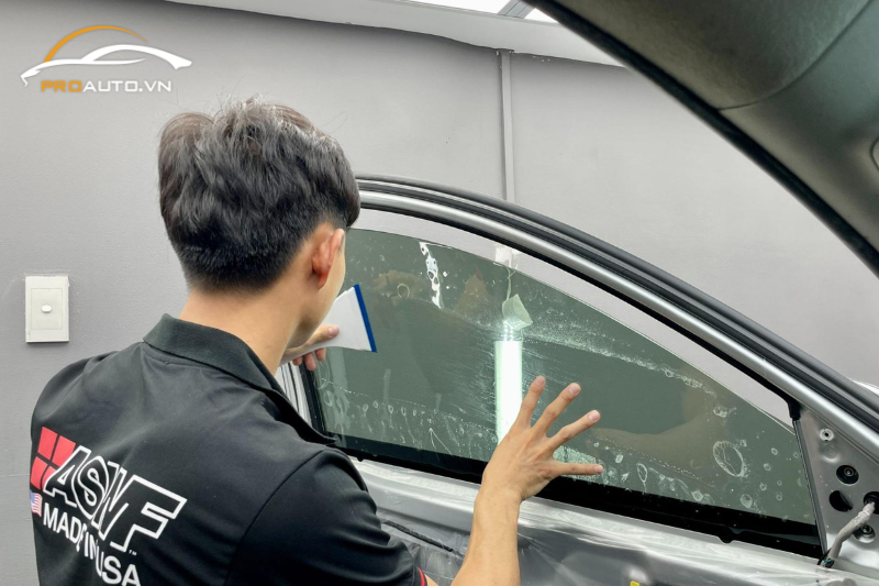 Những kinh nghiệm hữu ích khi dán phim cách nhiệt xe Toyota Wigo