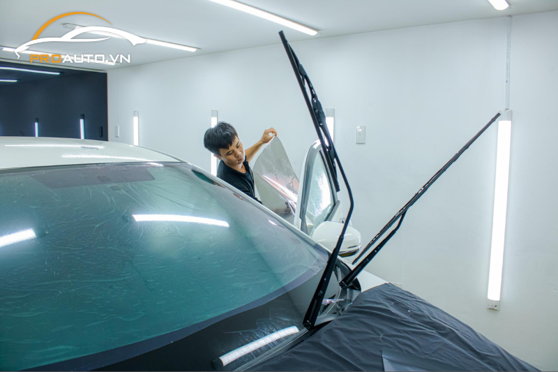 Những lưu ý cần biết khi dán phim cách nhiệt xe Toyota Land Cruiser