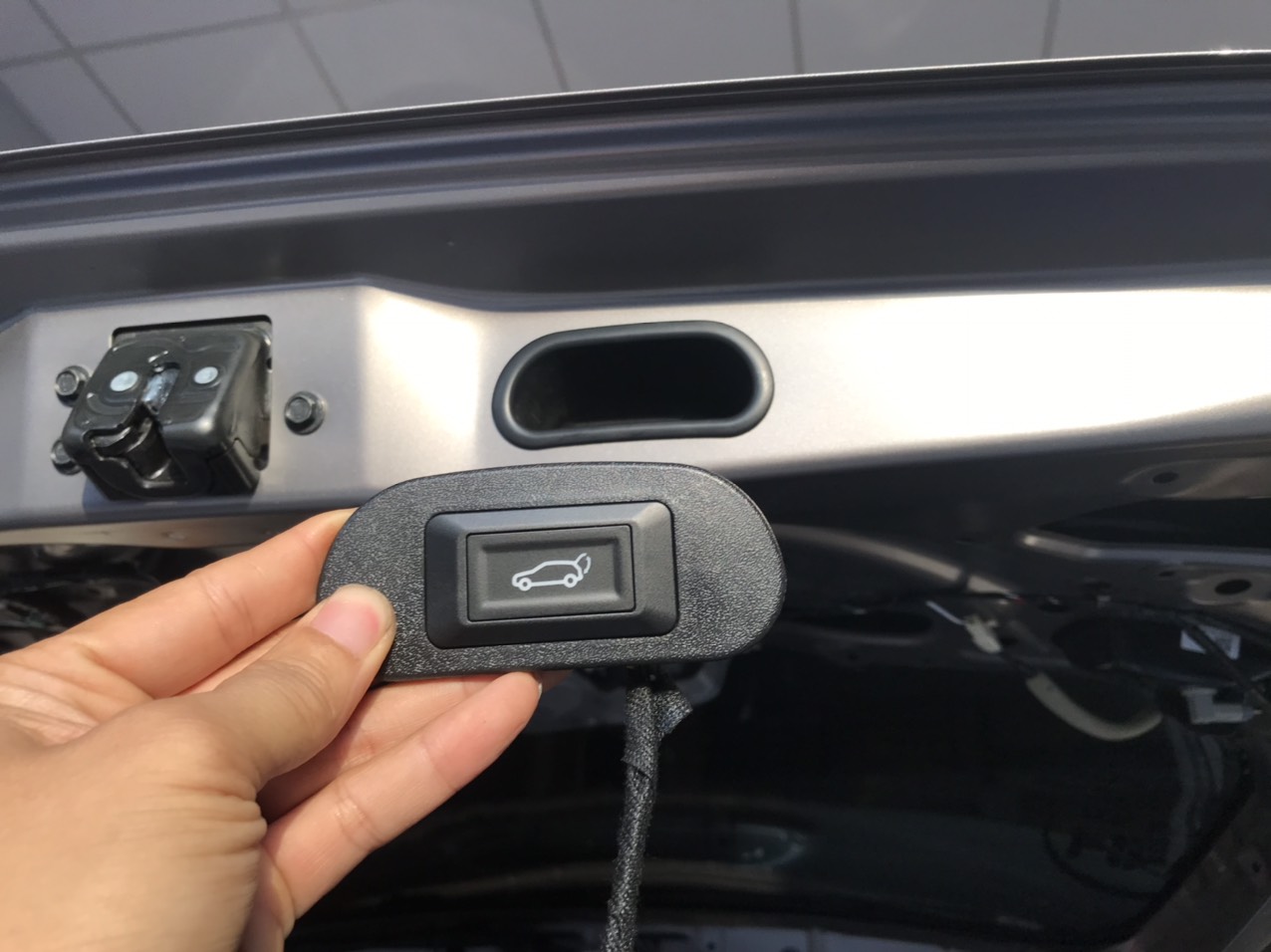 nut nhan sau cop innova