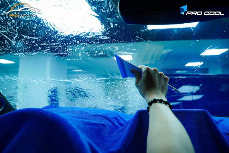 Ổn định nhiệt trong xe nhờ dán phim cách nhiệt xe Mazda CX-8