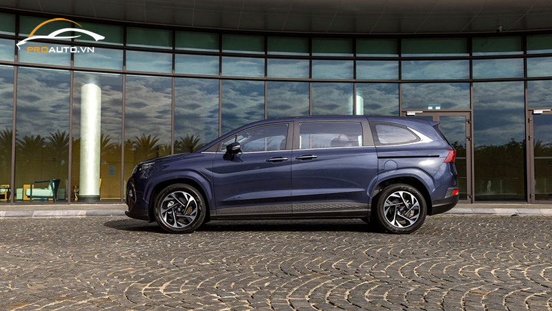 Ốp chống trầy bậc cửa Hyundai Custin 2024 gồm những loại nào?