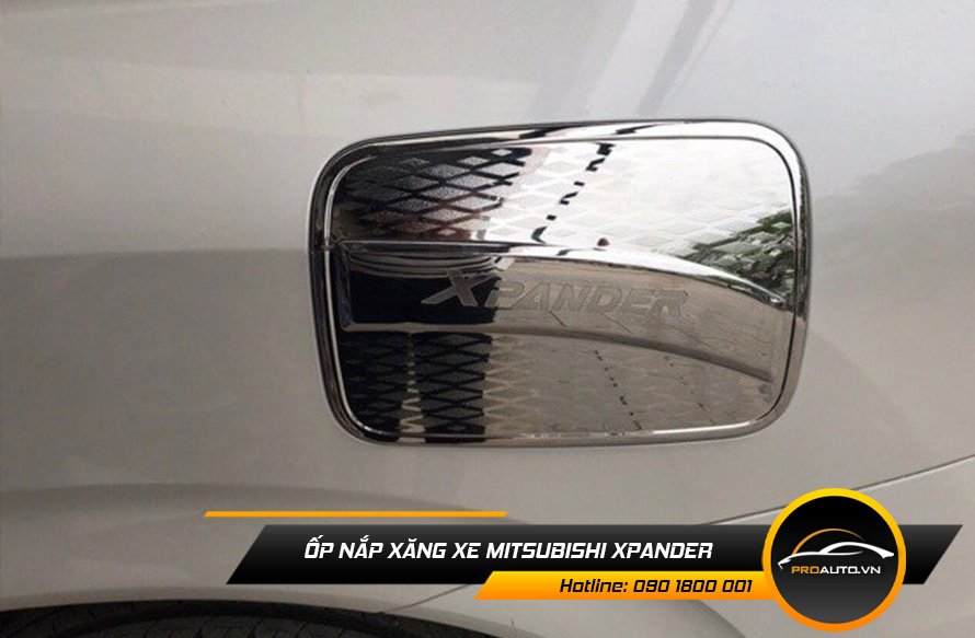 Ốp nắp bình xăng xe Mitsubishi Xpander