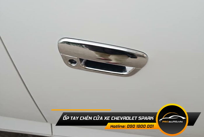 op tay chen cua xe Chevrolet Spark