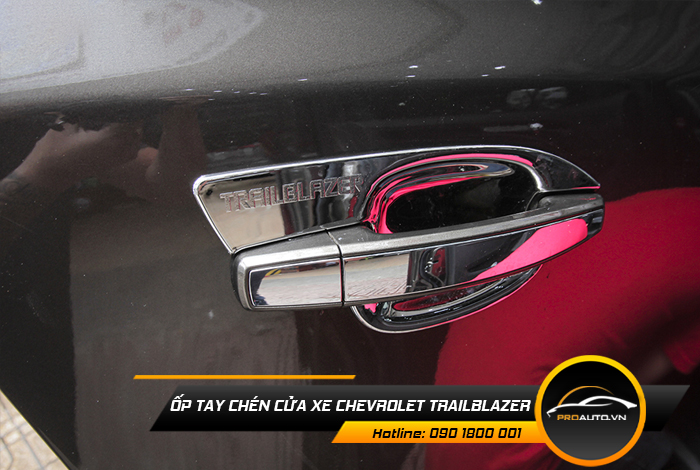 op tay chen cua xe chevrolet trailblazer