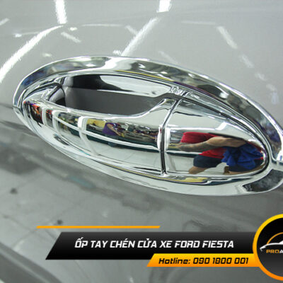 op tay chen cua xe ford fiesta 1