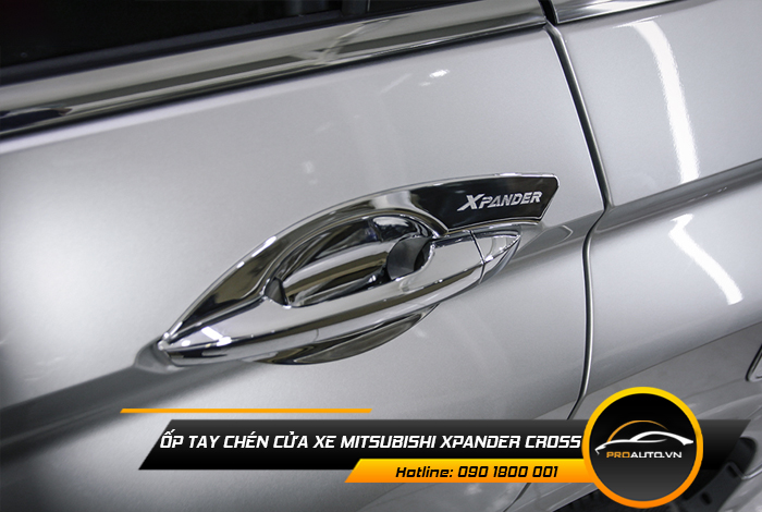 op tay chen cua xe mitsubishi xpander cross