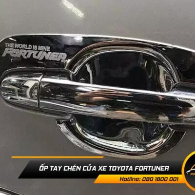 op tay chen cua xe toyota fortuner 1