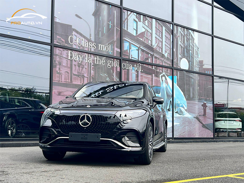Phía đuôi xe Mercedes-Benz EQS 2024