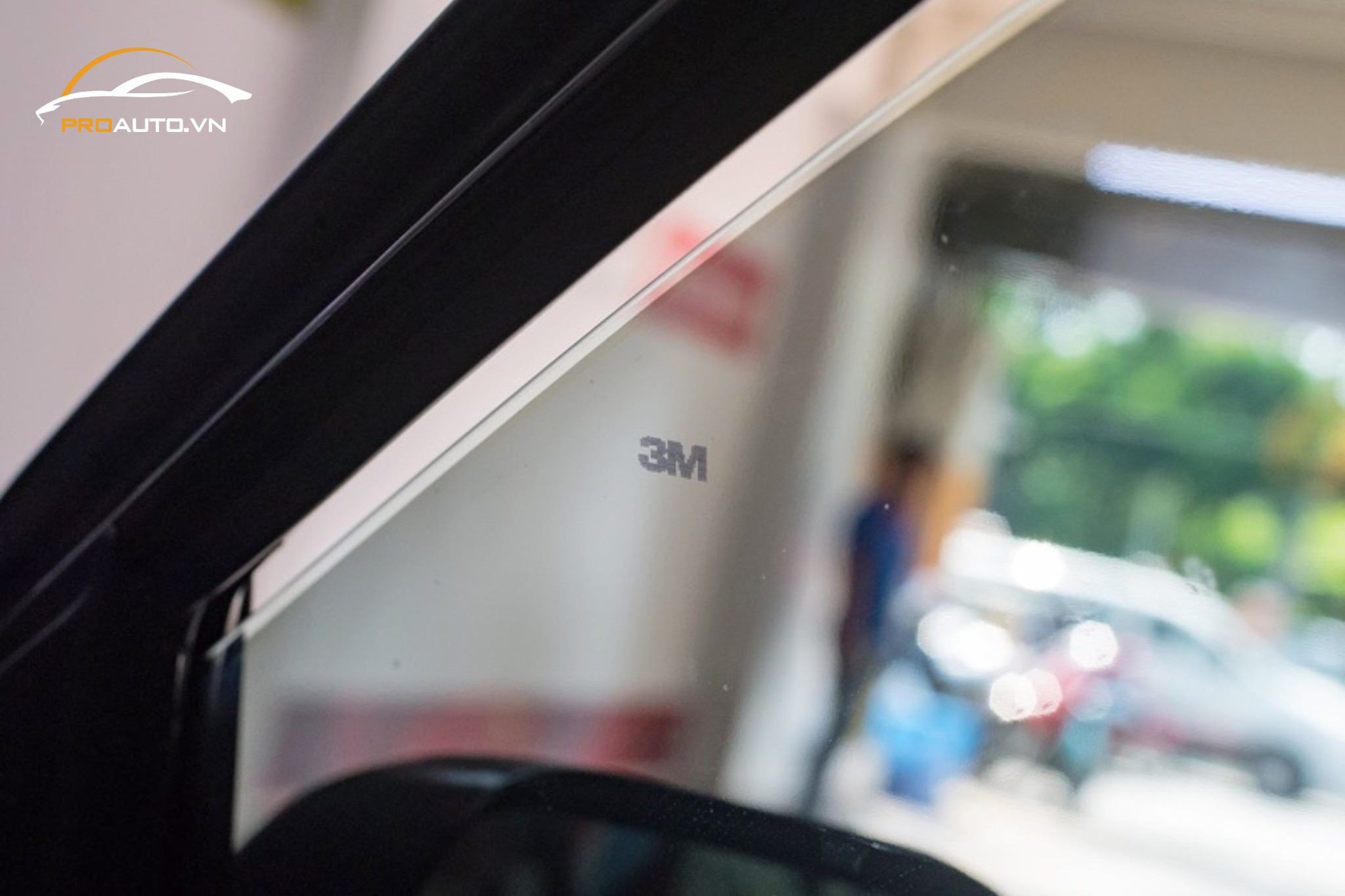 Logo 3M trên tấm phim