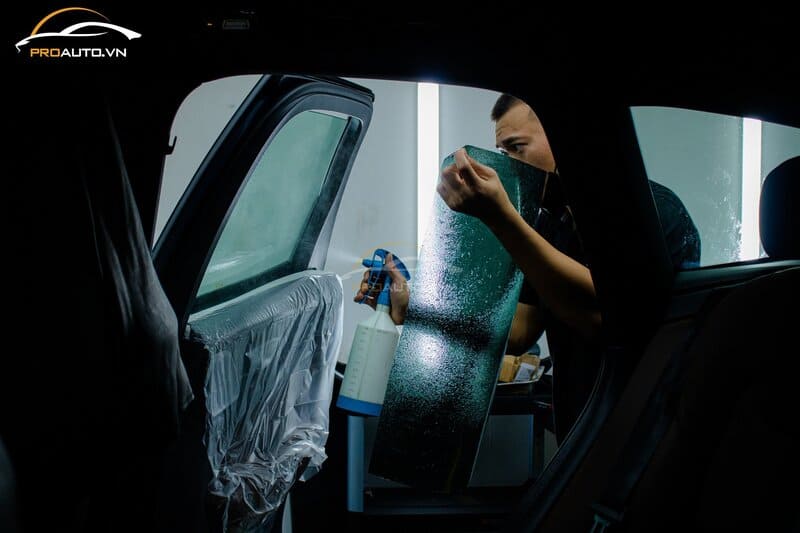 Dán phim cách nhiệt xe ô tô tại PROAUTO.VN