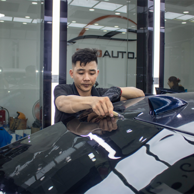 phim cach nhiet llumar lam giam nhiet khoang xe len den 60 1