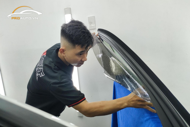 Phim cách nhiệt tăng cường tiện ích trên xe