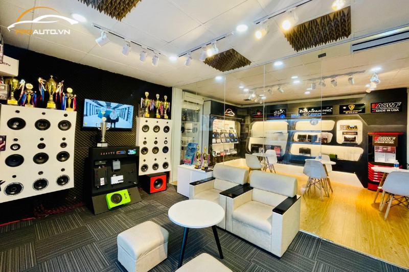 Phòng trưng bày sản phẩm, nghe thử âm thanh