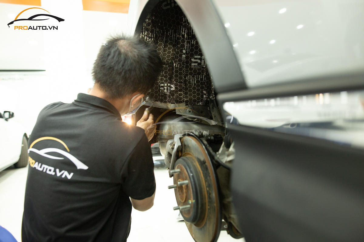 Dán vật liệu tiêu âm chống ù xe Honda CRV