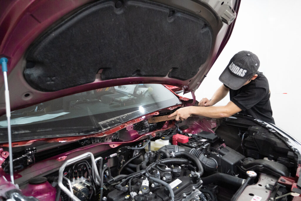 Cách âm vị trí khoang máy xe Toyota Veloz Cross