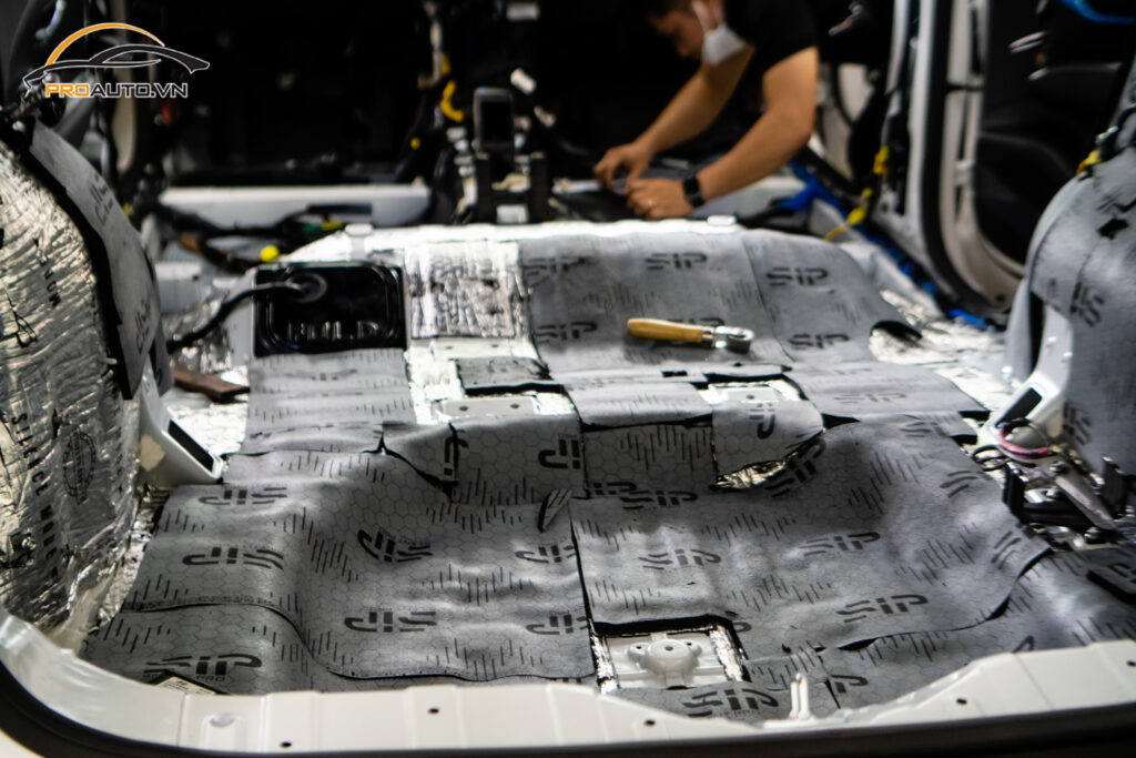 Cách âm vị trí sàn xe Pajero Sport