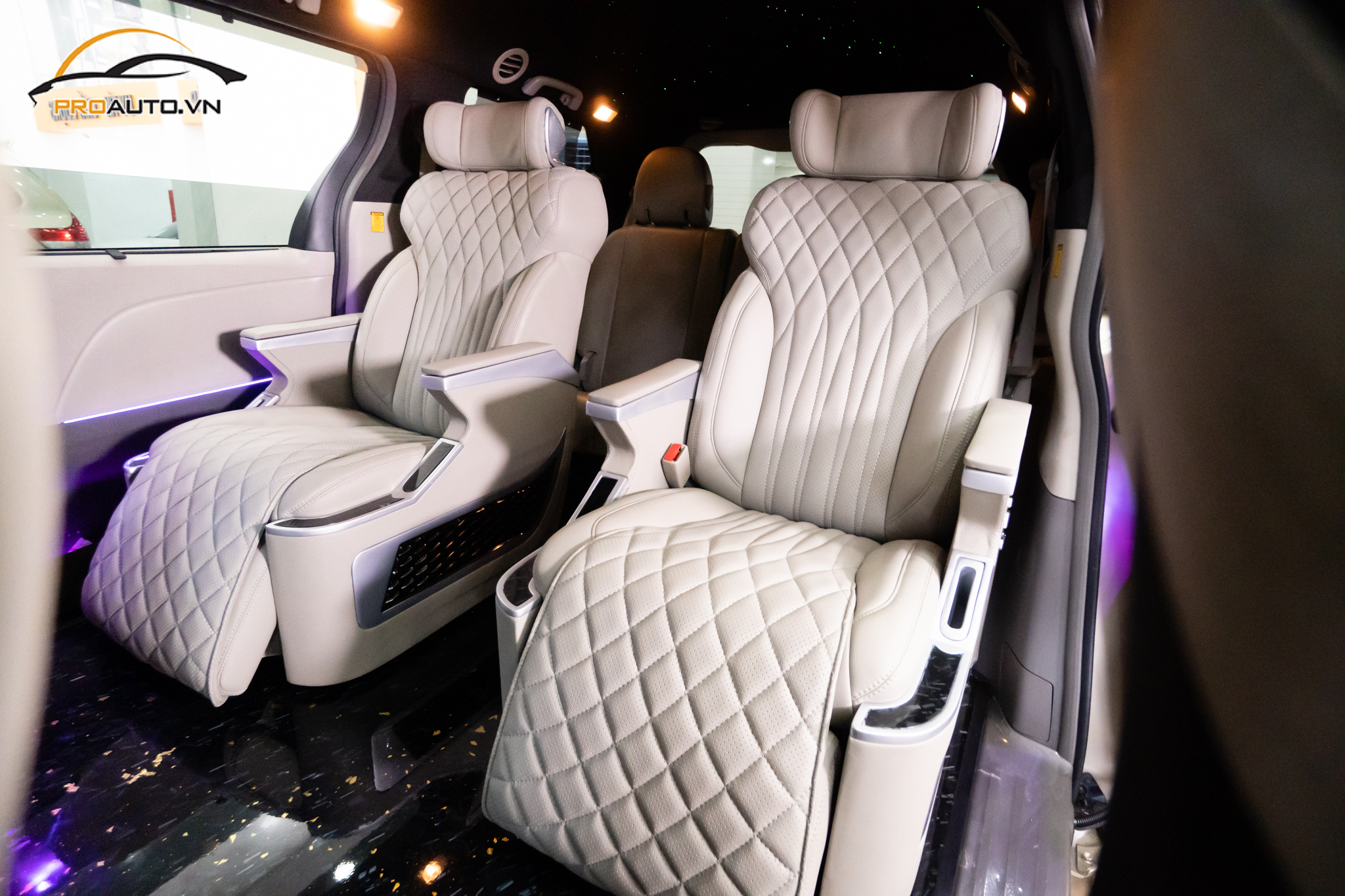Độ ghế Limousine trên nền ghế zin