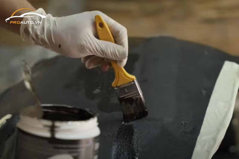 Quá trình hóa nhựa lòng vè được thực hiện cẩn thận 