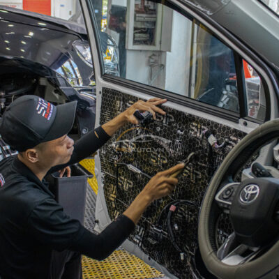 quy trinh dan cach am chong on xe everest 1