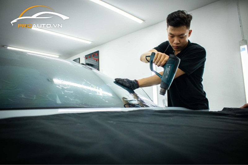Quy trình dán phim cách nhiệt chuyên nghiệp tại PROAUTO.VN