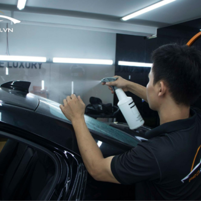 Quy trình dán phim cách nhiệt được thực hiện cẩn thận