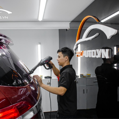 Quy trình dán phim cách nhiệt ô tô sẽ được thực hiện cẩn thận và chuyên nghiệp
