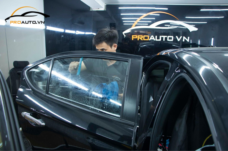 Quy trình dán phim cách nhiệt xe BMW Series 3 tại PROAUTO.VN