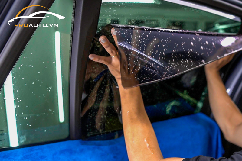 Quy trình dán phim cách nhiệt xe Hyundai Genesis tại PROAUTO.VN