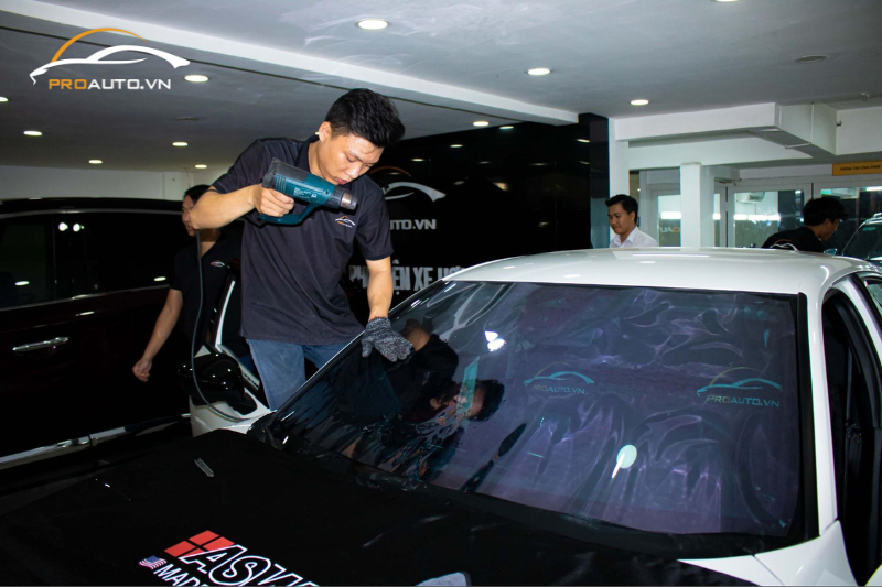 Quy trình dán phim cách nhiệt xe Kia Soluto tại PROAUTO.VN