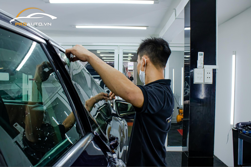 Quy trình dán phim cách nhiệt xe Subaru Outback tại PROAUTO.VN