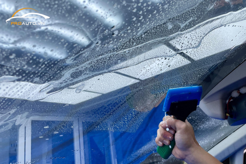 Quy trình dán phim cách nhiệt xe Toyota Prado tại PROAUTO.VN