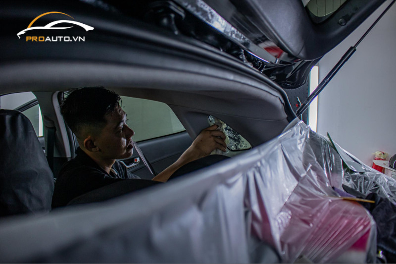 Quy trình dán phim cách nhiệt xe Toyota Wigo tại PROAUTO.VN