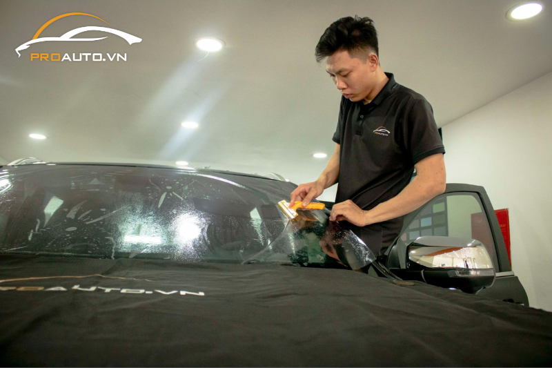 Quy trình dán phim cách nhiệt xe Vinfast Lux SA2.0 tại PROAUTO.VN