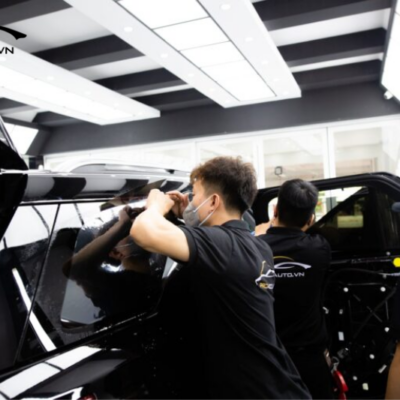 Quy trình dán phim được thực hiện bởi kỹ thuật viên giàu kinh nghiệm